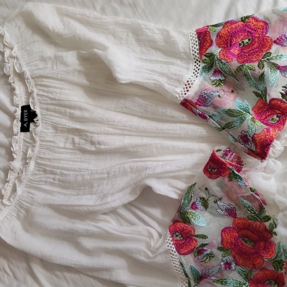 A. Byer Peasant Top with Floral Embroidered Bell Sleeves - Picture 4 of 13